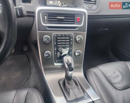 Черный Вольво С60, объемом двигателя 2.5 л и пробегом 133 тыс. км за 12100 $, фото 15 на Automoto.ua