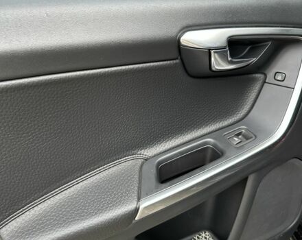 Черный Вольво С60, объемом двигателя 2.5 л и пробегом 304 тыс. км за 9400 $, фото 16 на Automoto.ua