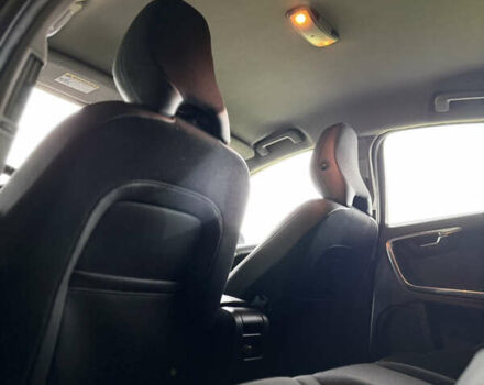 Черный Вольво С60, объемом двигателя 2.5 л и пробегом 138 тыс. км за 7900 $, фото 49 на Automoto.ua