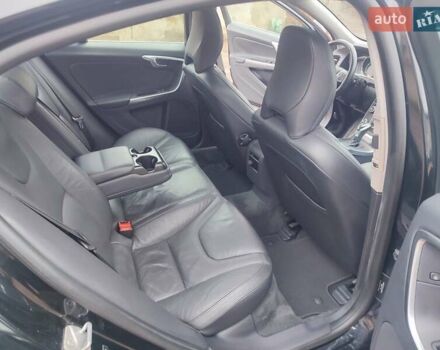 Черный Вольво С60, объемом двигателя 2.5 л и пробегом 133 тыс. км за 12100 $, фото 26 на Automoto.ua