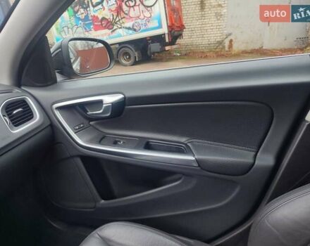 Черный Вольво С60, объемом двигателя 2.5 л и пробегом 133 тыс. км за 12100 $, фото 16 на Automoto.ua