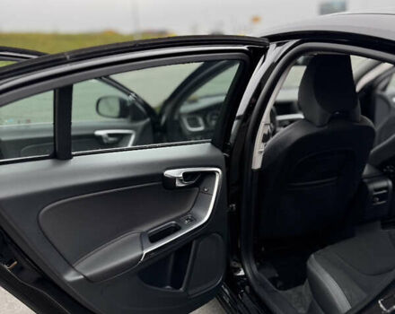 Черный Вольво С60, объемом двигателя 2.5 л и пробегом 138 тыс. км за 7900 $, фото 53 на Automoto.ua