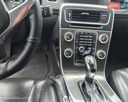 Черный Вольво С60, объемом двигателя 2.5 л и пробегом 100 тыс. км за 15500 $, фото 7 на Automoto.ua