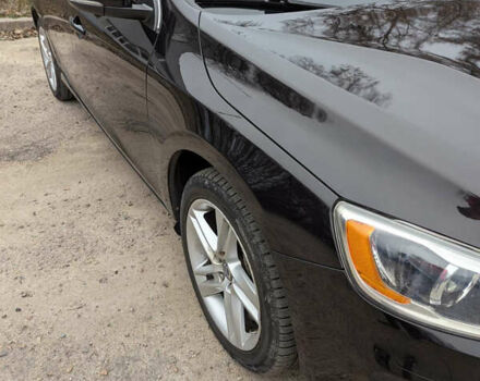 Черный Вольво С60, объемом двигателя 2.5 л и пробегом 141 тыс. км за 13500 $, фото 1 на Automoto.ua