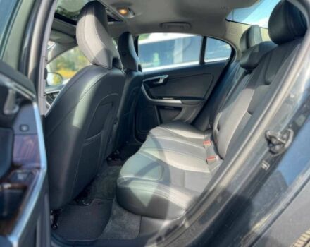 Черный Вольво С60, объемом двигателя 2.5 л и пробегом 84 тыс. км за 5000 $, фото 9 на Automoto.ua