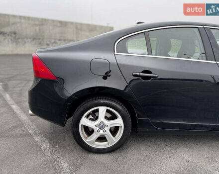 Черный Вольво С60, объемом двигателя 2.5 л и пробегом 138 тыс. км за 7900 $, фото 11 на Automoto.ua