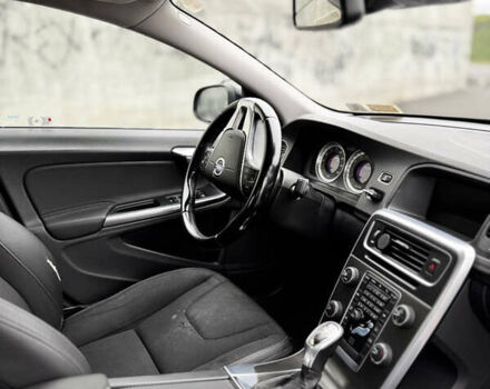 Черный Вольво С60, объемом двигателя 2.5 л и пробегом 138 тыс. км за 7900 $, фото 58 на Automoto.ua