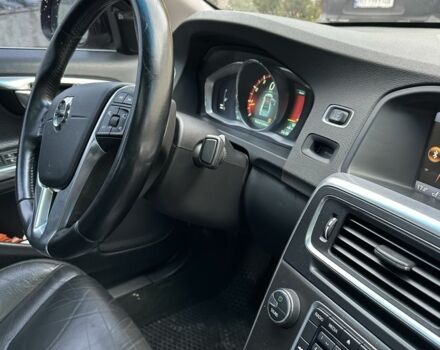 Черный Вольво С60, объемом двигателя 2.5 л и пробегом 304 тыс. км за 9400 $, фото 22 на Automoto.ua