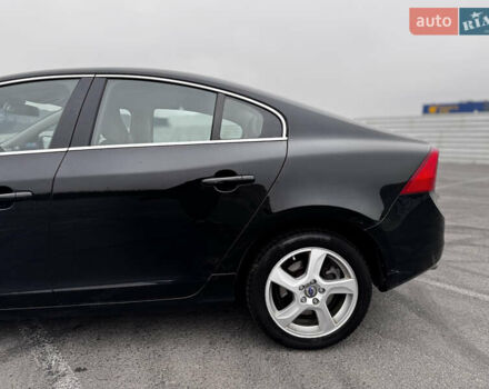 Черный Вольво С60, объемом двигателя 2.5 л и пробегом 138 тыс. км за 7900 $, фото 15 на Automoto.ua