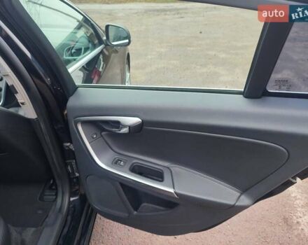 Черный Вольво С60, объемом двигателя 2.5 л и пробегом 133 тыс. км за 12100 $, фото 27 на Automoto.ua