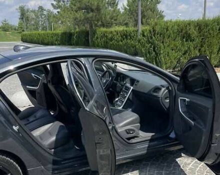 Черный Вольво С60, объемом двигателя 2.5 л и пробегом 235 тыс. км за 8100 $, фото 11 на Automoto.ua