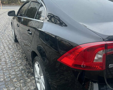 Черный Вольво С60, объемом двигателя 2.5 л и пробегом 155 тыс. км за 12599 $, фото 2 на Automoto.ua