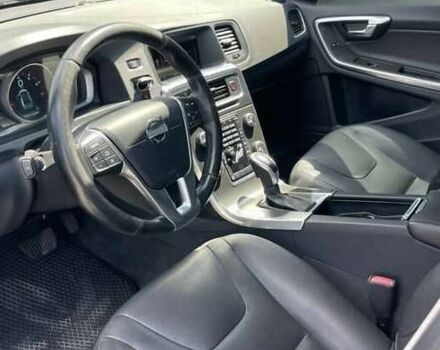 Черный Вольво С60, объемом двигателя 2.5 л и пробегом 235 тыс. км за 8100 $, фото 8 на Automoto.ua