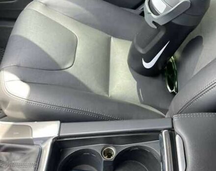 Черный Вольво С60, объемом двигателя 2.5 л и пробегом 235 тыс. км за 8100 $, фото 16 на Automoto.ua