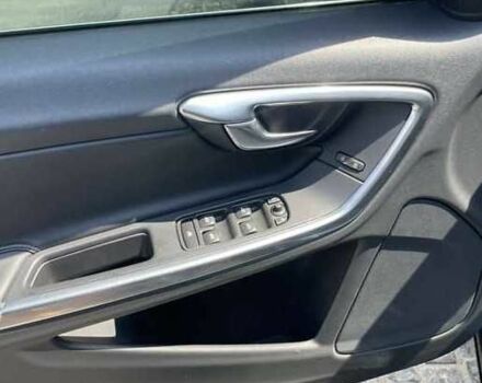 Черный Вольво С60, объемом двигателя 2.5 л и пробегом 235 тыс. км за 8100 $, фото 13 на Automoto.ua