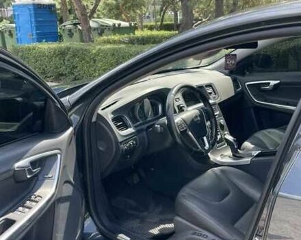 Черный Вольво С60, объемом двигателя 2.5 л и пробегом 235 тыс. км за 8100 $, фото 10 на Automoto.ua