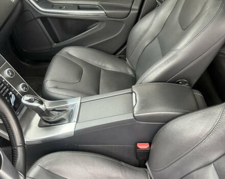 Чорний Вольво С60, об'ємом двигуна 2.5 л та пробігом 77 тис. км за 13500 $, фото 6 на Automoto.ua