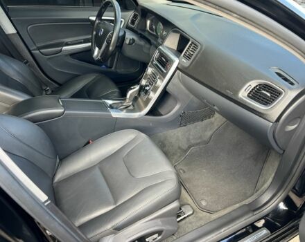 Черный Вольво С60, объемом двигателя 2.5 л и пробегом 73 тыс. км за 12999 $, фото 5 на Automoto.ua