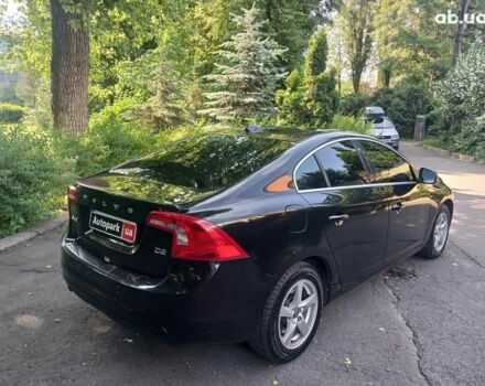 Черный Вольво С60, объемом двигателя 2 л и пробегом 255 тыс. км за 12890 $, фото 4 на Automoto.ua