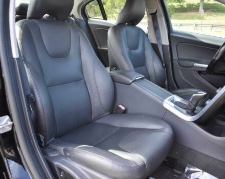 Чорний Вольво С60, об'ємом двигуна 2.5 л та пробігом 74 тис. км за 9500 $, фото 6 на Automoto.ua