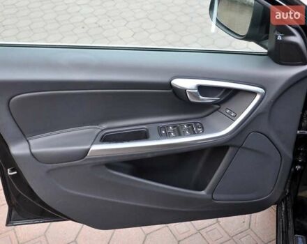 Черный Вольво С60, объемом двигателя 1.97 л и пробегом 82 тыс. км за 10500 $, фото 13 на Automoto.ua