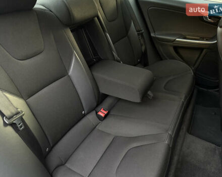 Черный Вольво С60, объемом двигателя 1.97 л и пробегом 237 тыс. км за 14800 $, фото 15 на Automoto.ua