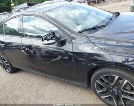 Чорний Вольво С60, об'ємом двигуна 2 л та пробігом 24 тис. км за 2100 $, фото 5 на Automoto.ua