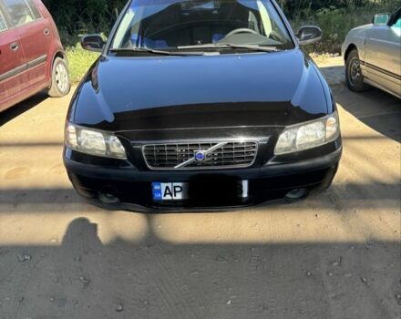Черный Вольво С60, объемом двигателя 2.5 л и пробегом 300 тыс. км за 3300 $, фото 1 на Automoto.ua