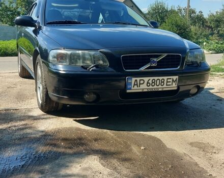 Черный Вольво С60, объемом двигателя 2.4 л и пробегом 300 тыс. км за 5500 $, фото 1 на Automoto.ua