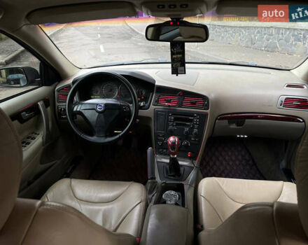 Черный Вольво С60, объемом двигателя 2 л и пробегом 220 тыс. км за 5500 $, фото 1 на Automoto.ua