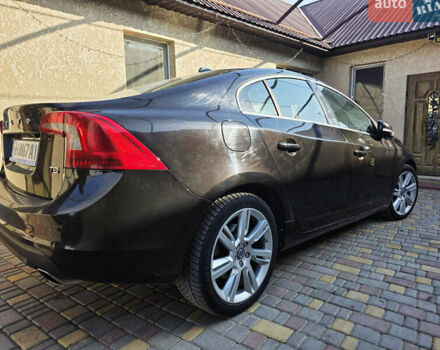 Черный Вольво С60, объемом двигателя 2.4 л и пробегом 241 тыс. км за 9000 $, фото 1 на Automoto.ua