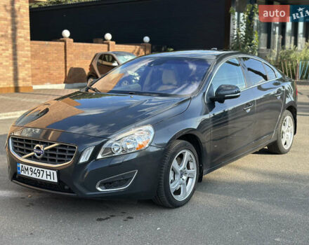 Черный Вольво С60, объемом двигателя 2.5 л и пробегом 337 тыс. км за 8350 $, фото 1 на Automoto.ua