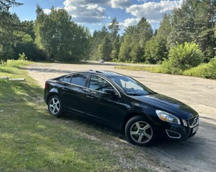 Черный Вольво С60, объемом двигателя 2.5 л и пробегом 130 тыс. км за 10000 $, фото 1 на Automoto.ua