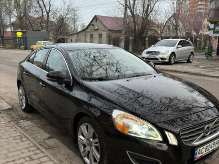 Черный Вольво С60, объемом двигателя 2.52 л и пробегом 107 тыс. км за 11000 $, фото 1 на Automoto.ua