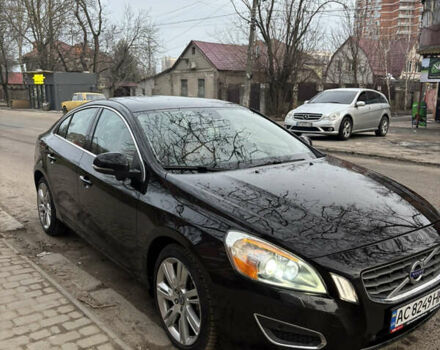 Черный Вольво С60, объемом двигателя 2.52 л и пробегом 107 тыс. км за 11000 $, фото 1 на Automoto.ua