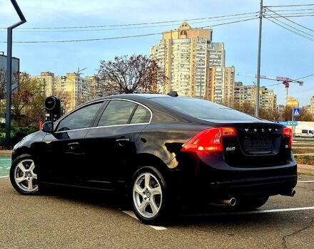 Черный Вольво С60, объемом двигателя 2.5 л и пробегом 207 тыс. км за 10500 $, фото 1 на Automoto.ua