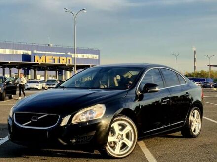 Черный Вольво С60, объемом двигателя 2.5 л и пробегом 207 тыс. км за 9999 $, фото 1 на Automoto.ua