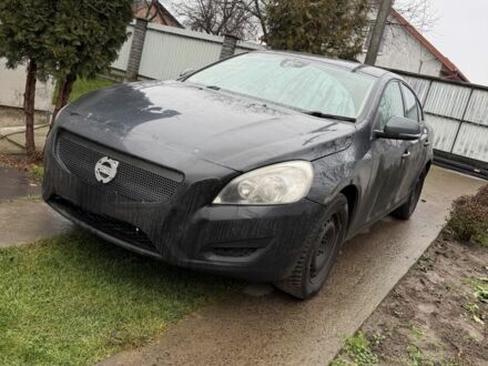 Черный Вольво С60, объемом двигателя 1.6 л и пробегом 300 тыс. км за 1700 $, фото 1 на Automoto.ua