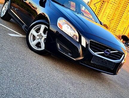 Черный Вольво С60, объемом двигателя 2.5 л и пробегом 207 тыс. км за 9700 $, фото 1 на Automoto.ua