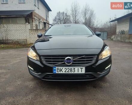 Черный Вольво С60, объемом двигателя 2.5 л и пробегом 133 тыс. км за 12100 $, фото 1 на Automoto.ua