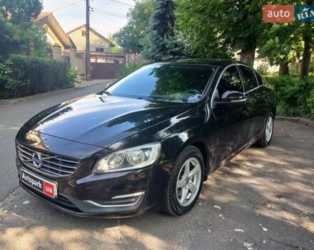 Черный Вольво С60, объемом двигателя 2 л и пробегом 255 тыс. км за 11790 $, фото 1 на Automoto.ua