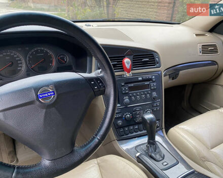 Красный Вольво С60, объемом двигателя 2.5 л и пробегом 260 тыс. км за 6800 $, фото 8 на Automoto.ua