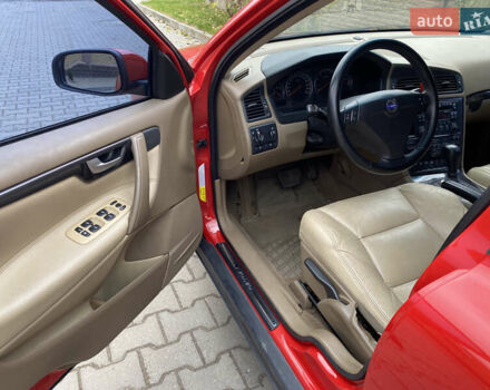 Красный Вольво С60, объемом двигателя 2.5 л и пробегом 260 тыс. км за 6800 $, фото 9 на Automoto.ua