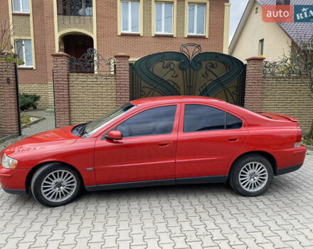 Красный Вольво С60, объемом двигателя 2.5 л и пробегом 260 тыс. км за 6800 $, фото 2 на Automoto.ua
