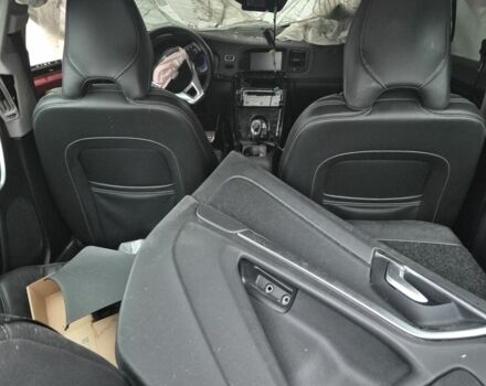 Красный Вольво С60, объемом двигателя 3 л и пробегом 122 тыс. км за 4500 $, фото 4 на Automoto.ua