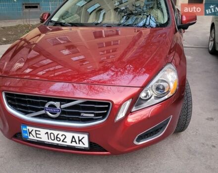 Красный Вольво С60, объемом двигателя 2.5 л и пробегом 209 тыс. км за 9000 $, фото 1 на Automoto.ua