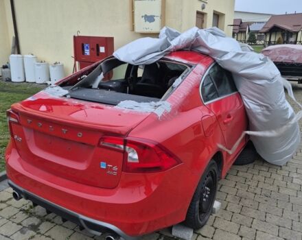 Красный Вольво С60, объемом двигателя 3 л и пробегом 122 тыс. км за 4500 $, фото 1 на Automoto.ua