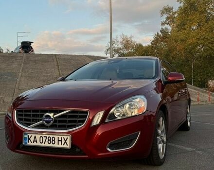 Красный Вольво С60, объемом двигателя 2.5 л и пробегом 230 тыс. км за 10900 $, фото 1 на Automoto.ua