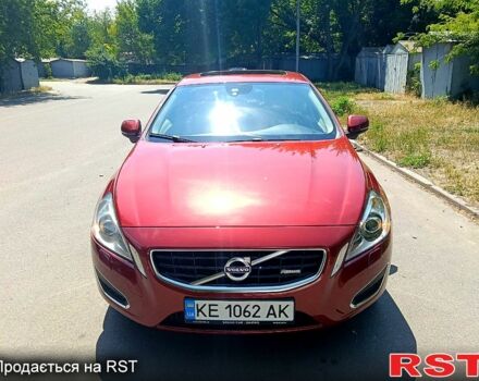 Красный Вольво С60, объемом двигателя 2.5 л и пробегом 204 тыс. км за 9600 $, фото 1 на Automoto.ua