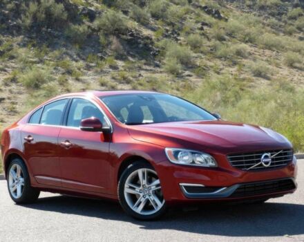 Красный Вольво С60, объемом двигателя 2 л и пробегом 75 тыс. км за 1500 $, фото 1 на Automoto.ua